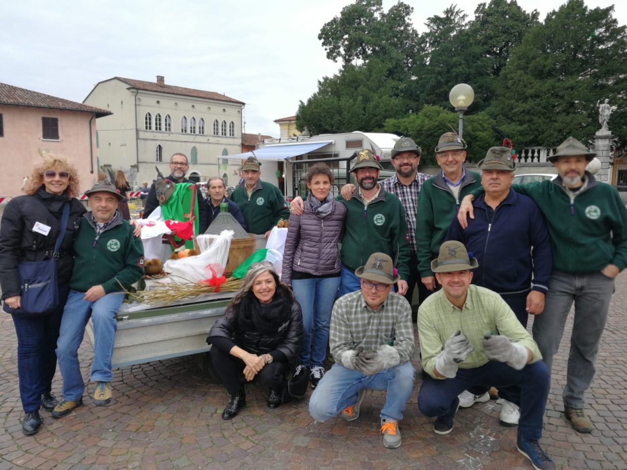 A Verolanuova Aido, Aido e Alpini in piazza con le castagne