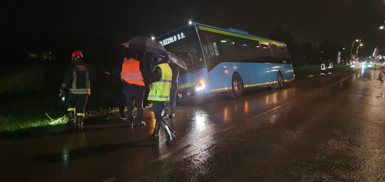 Autobus rischia di ribaltarsi a Capriolo