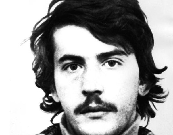 Il killer che uccise tre carabinieri, in permesso premio, rapina e accoltella un anziano