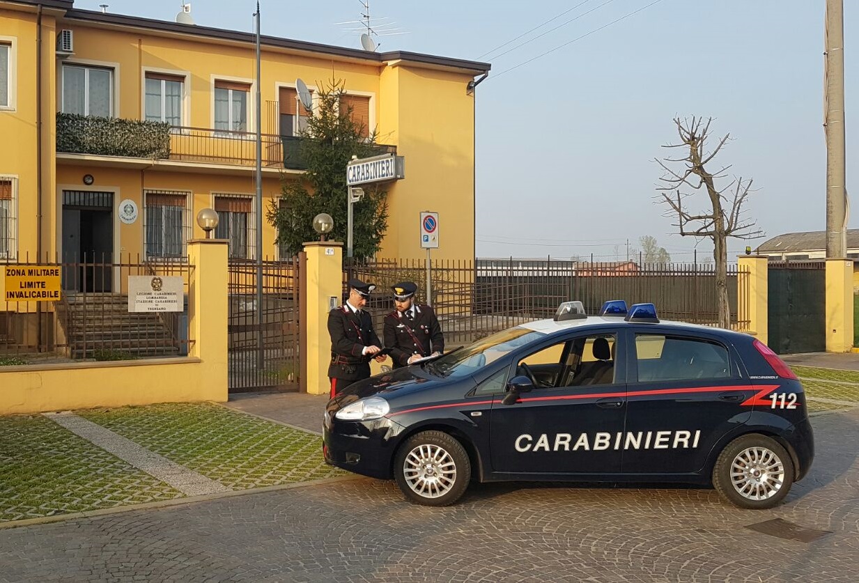 Truffano un’anziana 90enne