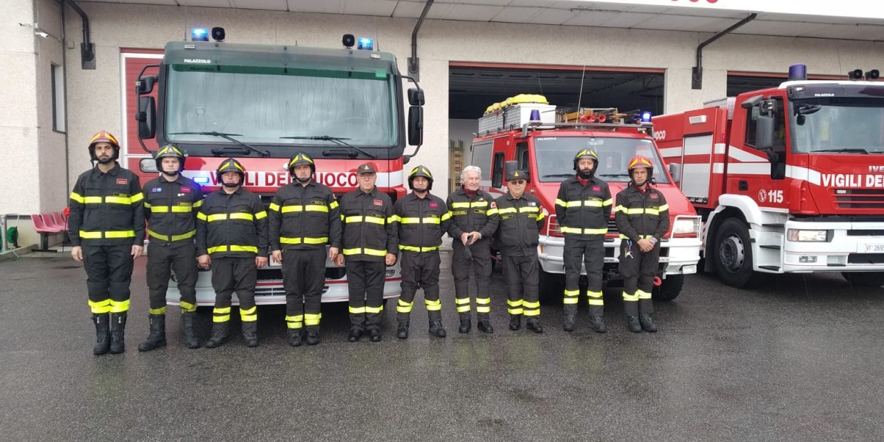 Le Forze dell’ordine rendono omaggio ai Vigili del fuoco morti nell’esplosione VIDEO