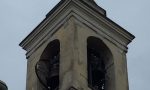 Forte vento a Villachiara, la croce del campanile è... appesa a un filo