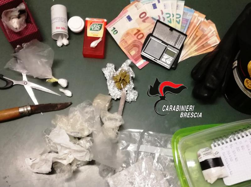 Avevano in casa un market della droga: arrestati due fratelli