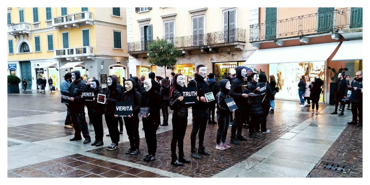 Anonymus tornano in piazza per denunciare lo sfruttamento degli animali