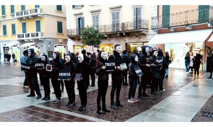 Anonymus tornano in piazza per denunciare lo sfruttamento degli animali