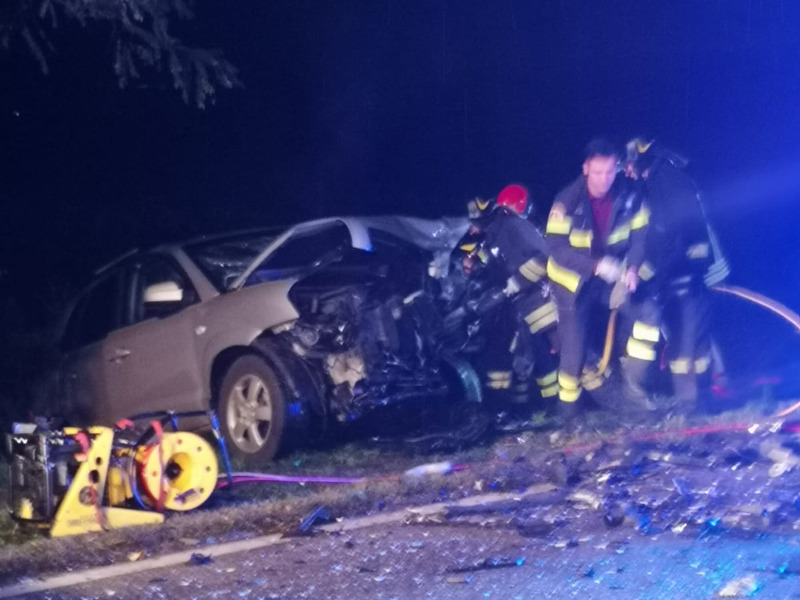 Spaventoso frontale a Comezzano Cizzago: tre persone incastrate