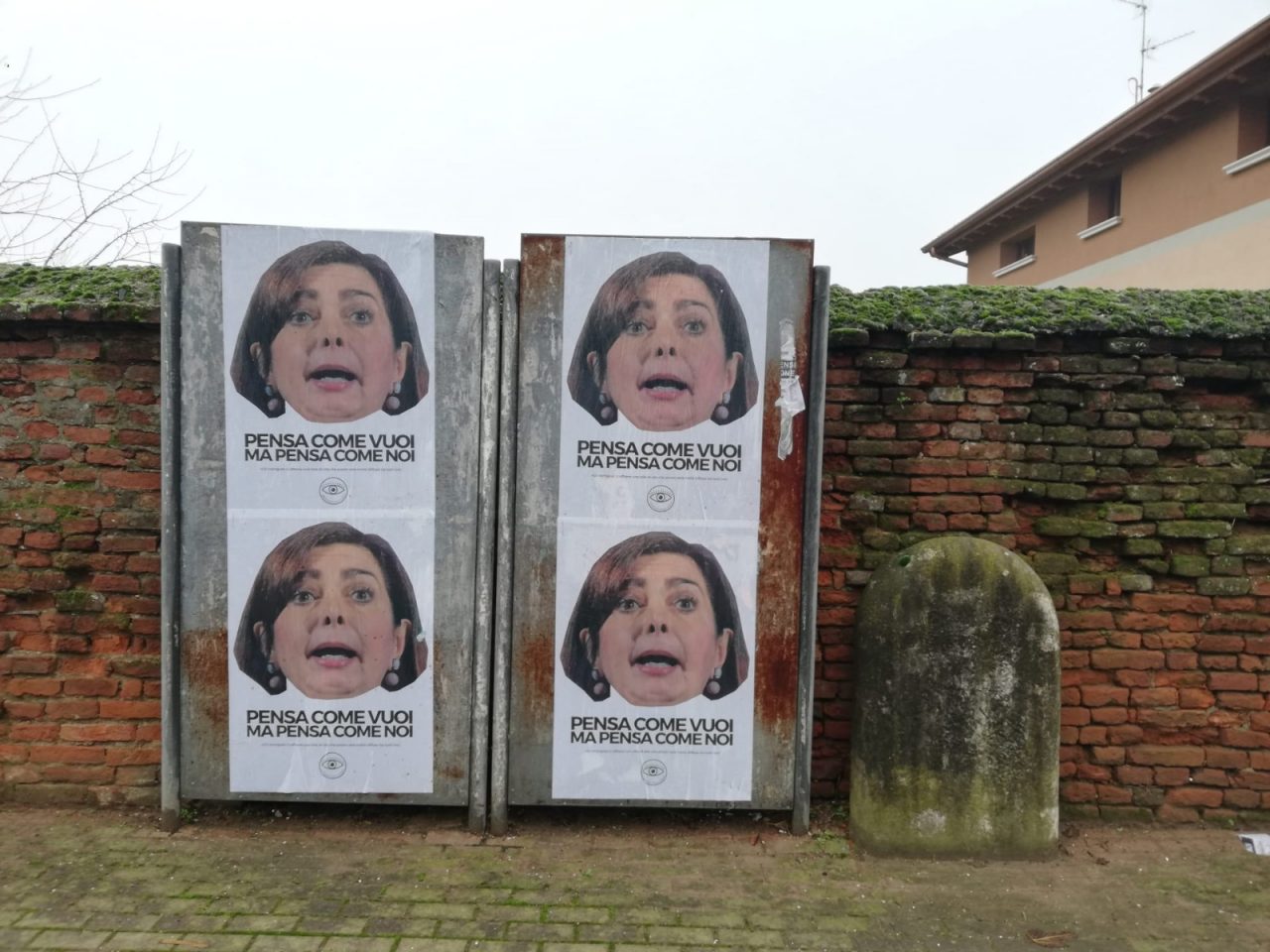 Immigrazione: manifesti contro la Boldrini