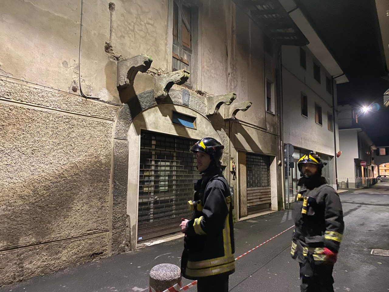 Pontoglio, crolla il tetto di una cascina