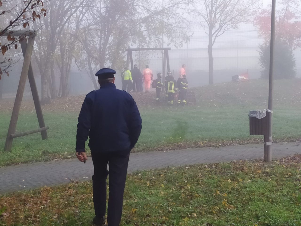 Ritrovamento shock nel parco: 32enne senza vita