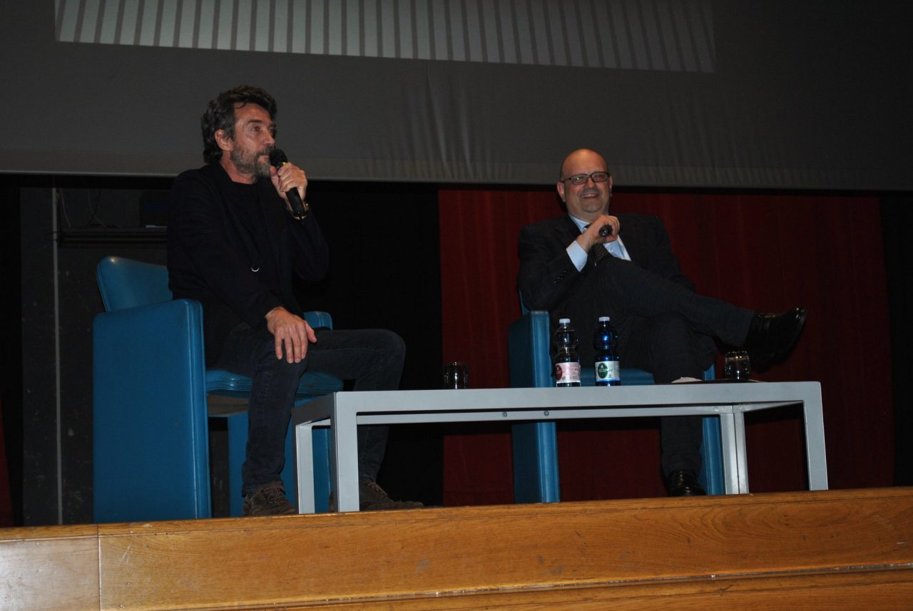 Alessio Boni e “Il mestiere dell’attore”: teatro straripante di energia a Ospitaletto