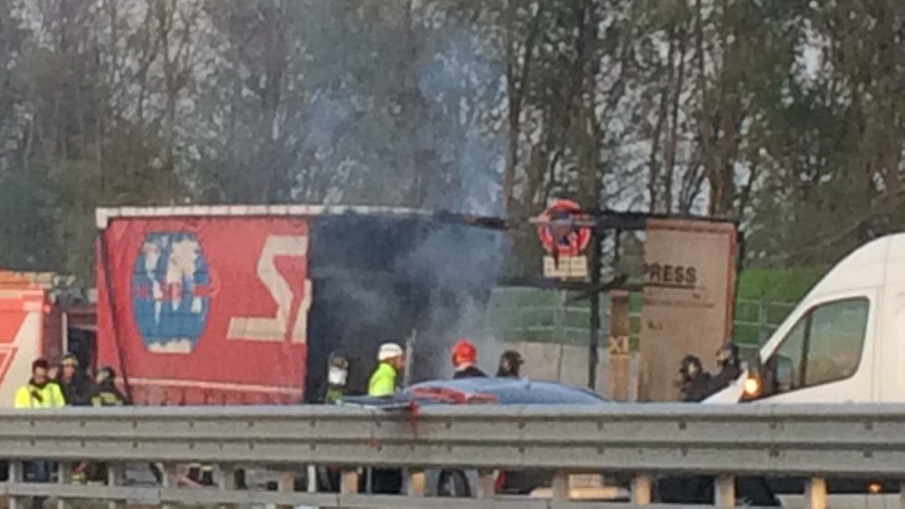 Incidente in autostrada: morto un 50enne, caselli chiusi