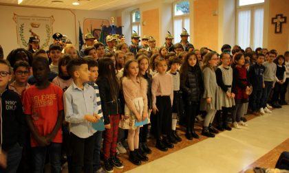 I bambini celebrano il IV Novembre con una mostra e diversi canti
