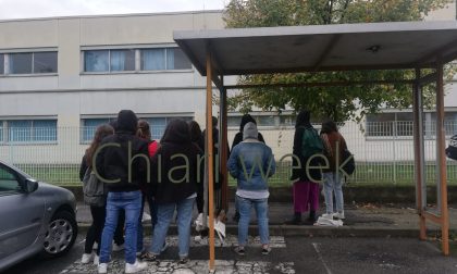 Piove in classe studenti in sciopero a Rovato