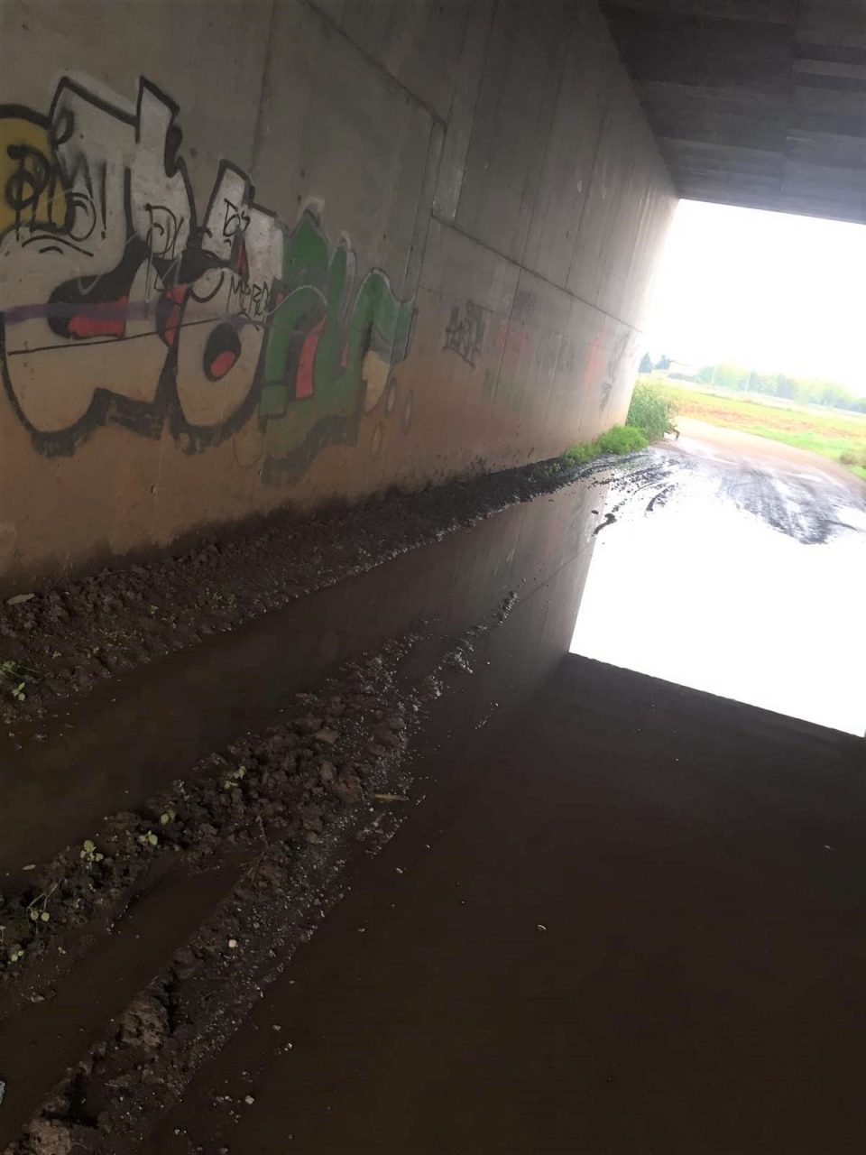 La strada diventa un pantano polemiche a Montirone