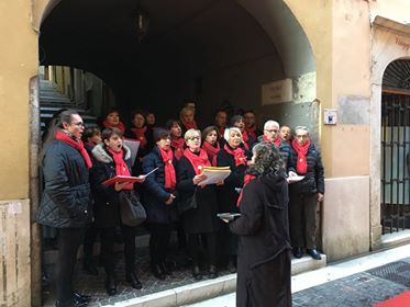 Auguri in musica con le corali per le vie del centro storico di Salò