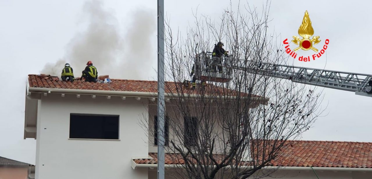 Incendio a Borgosatollo: fuoco al tetto di una casa in costruzione