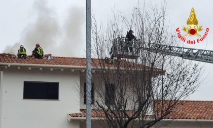 Incendio a Borgosatollo: fuoco al tetto di una casa in costruzione