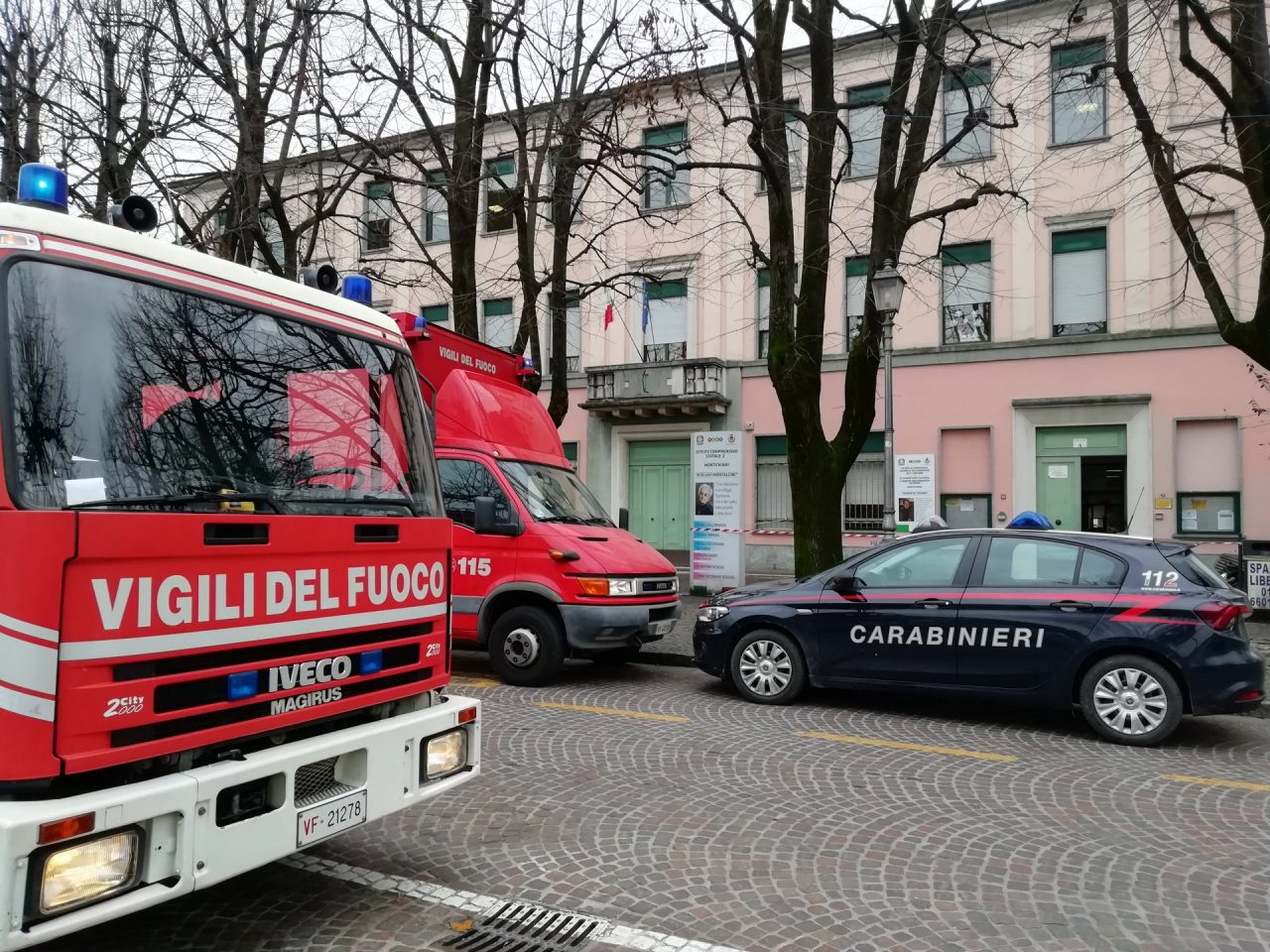 Evacuate le scuole medie, quattro studenti in ospedale FOTO E VIDEO
