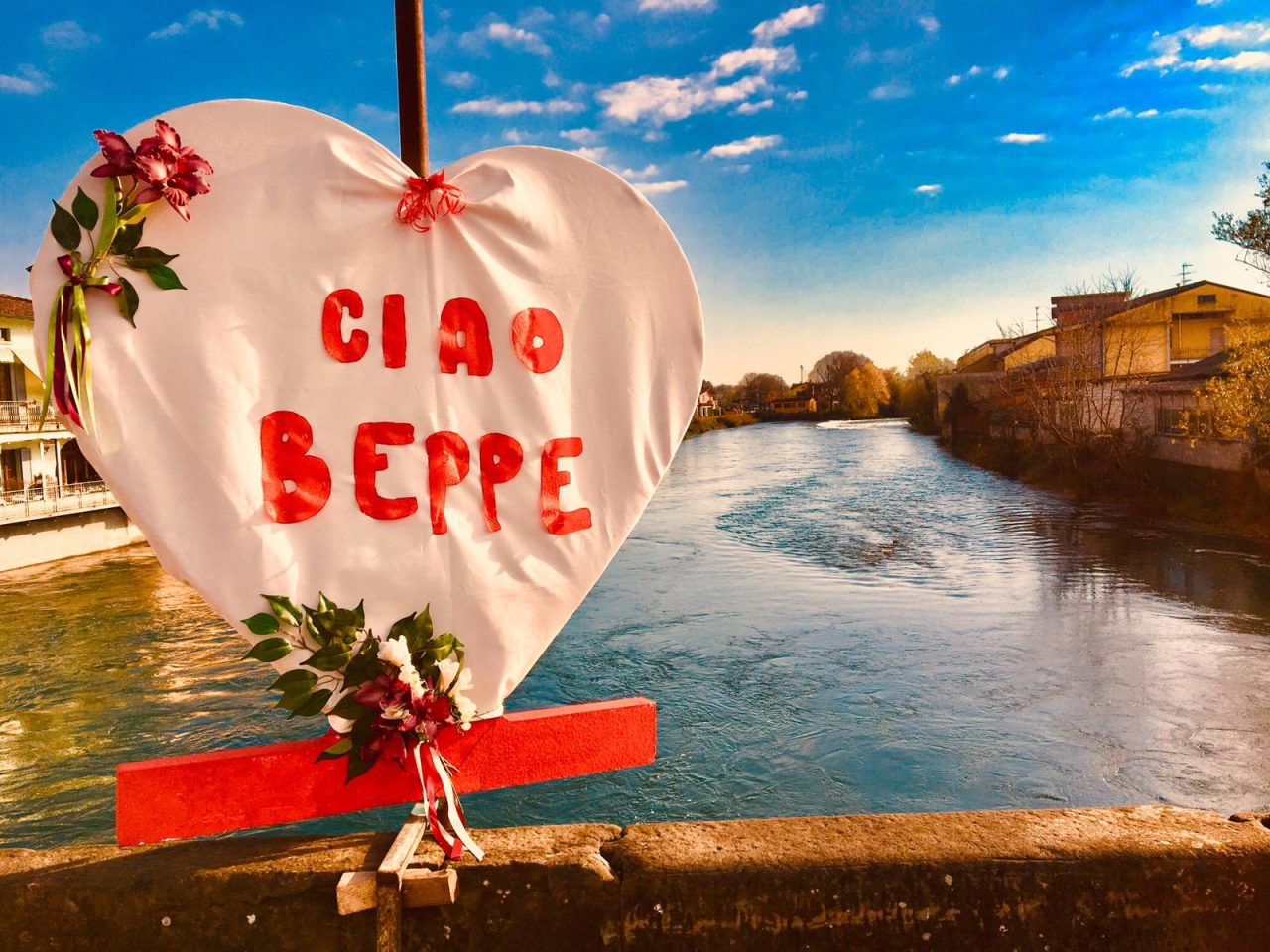 Musica e lacrime per l’ultimo saluto al presidente della banda