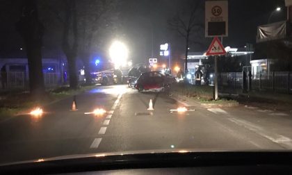 Auto si schianta e prende fuoco: paura a Palazzolo