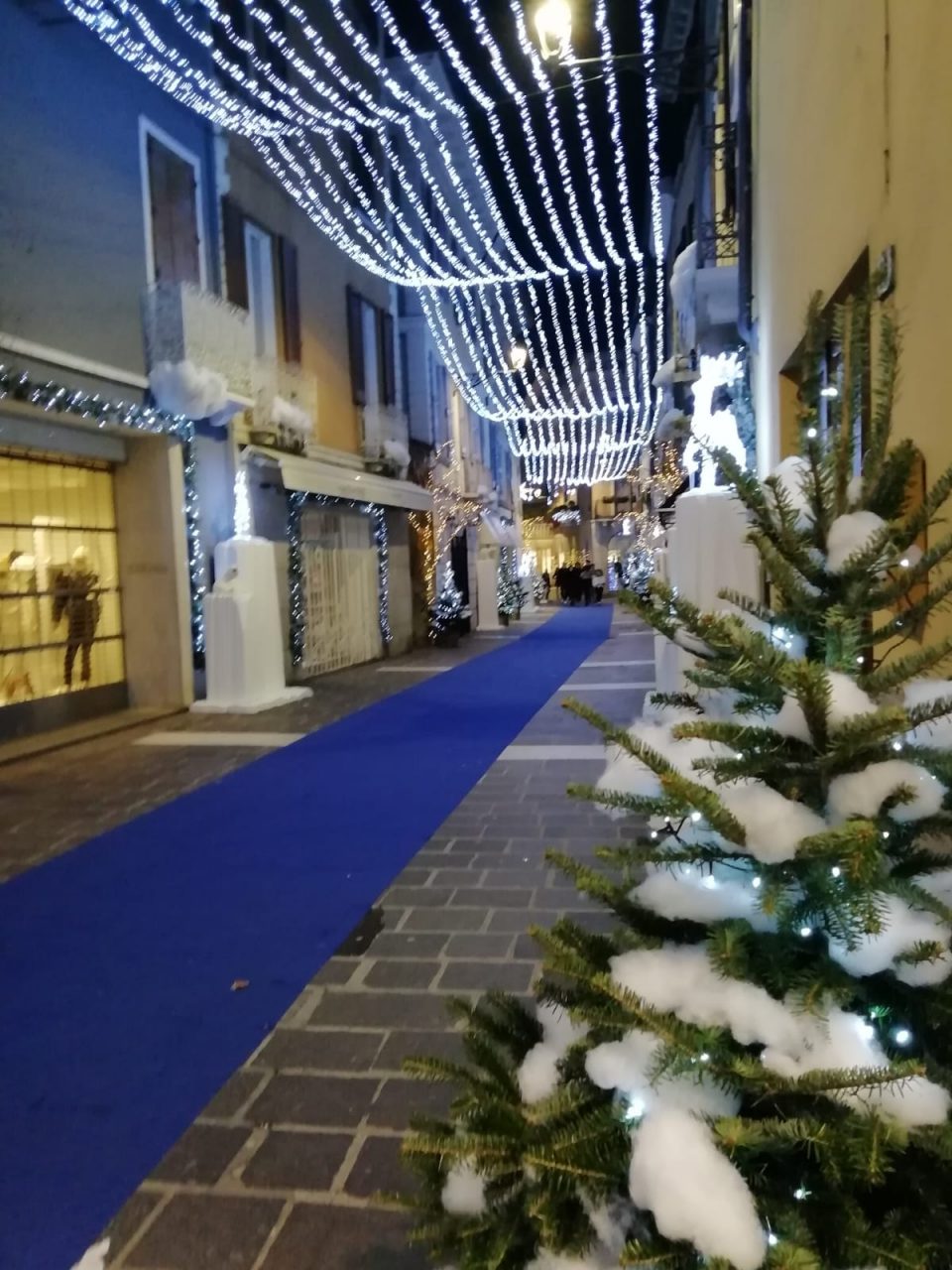 Lo spirito del Natale abbraccia Desenzano
