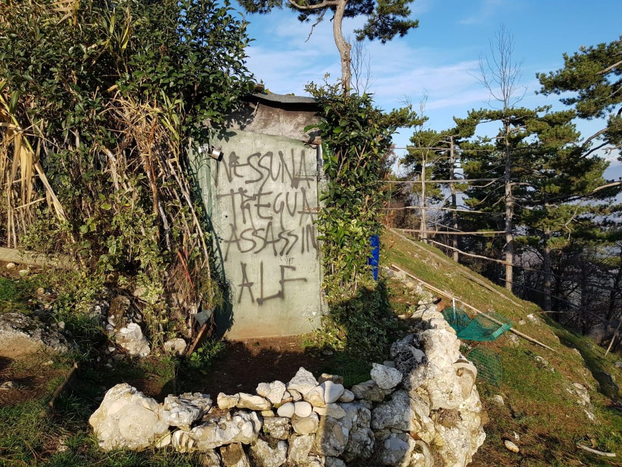 Raid vandalico: distrutti i capanni da caccia sul Montorfano