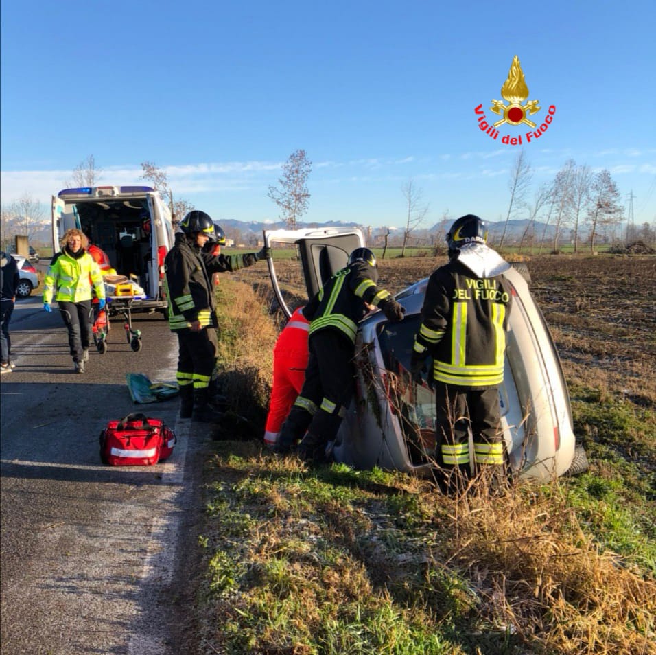 Finisce fuori strada a Corzano: scatta il codice rosso