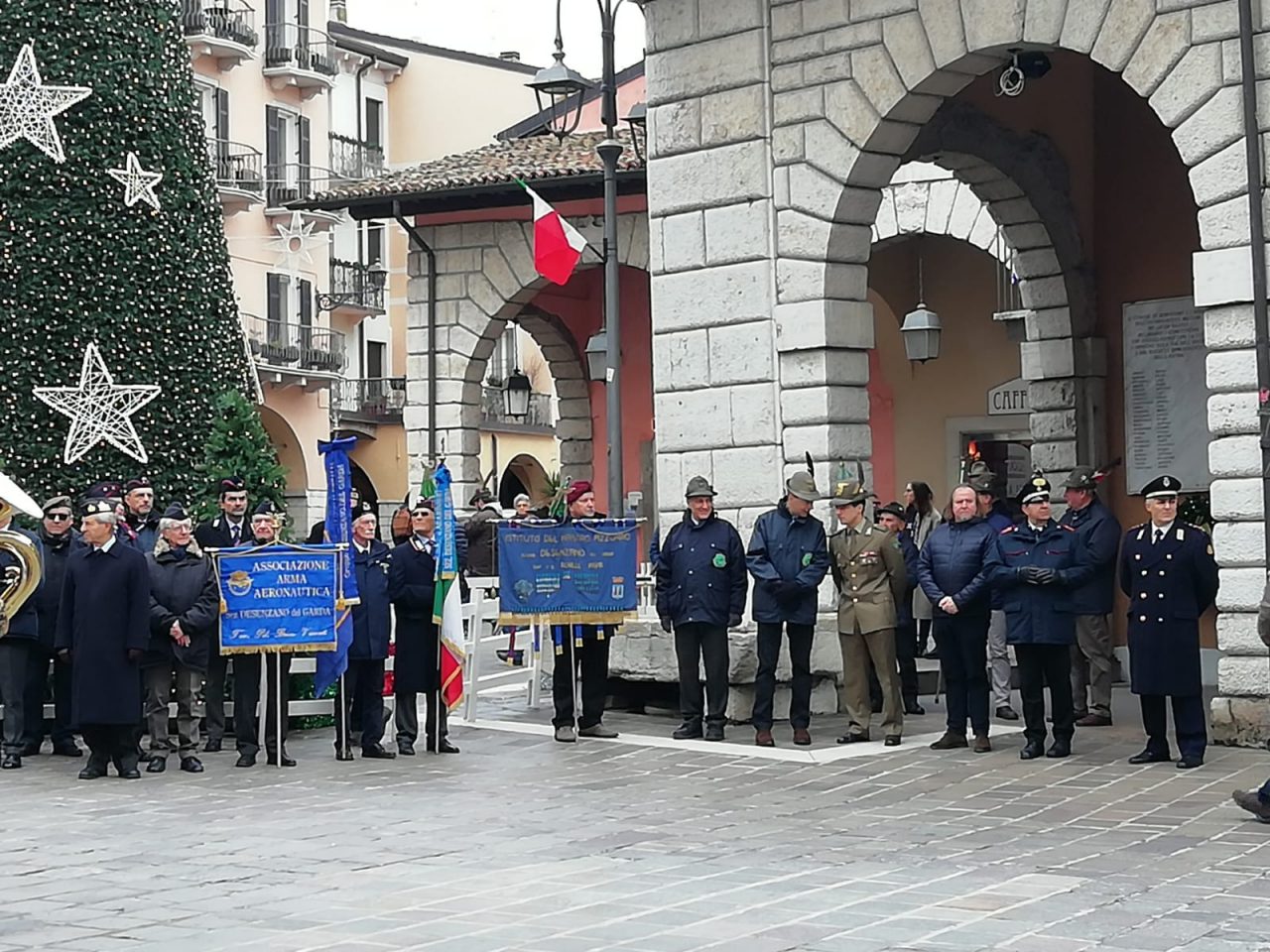 Gli Alpini di Desenzano soffiano sulle 89 candeline
