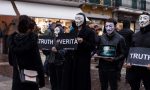 Gli attivisti gardesani di Anonymous scendono in piazza