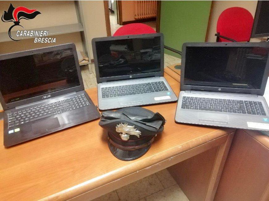 Ruba i computer dalla primaria: arrestato un 35enne