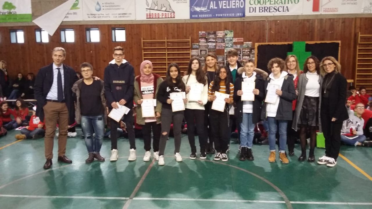 A Offlaga borse di studio ai meritevoli e un premio speciale per tre alunni