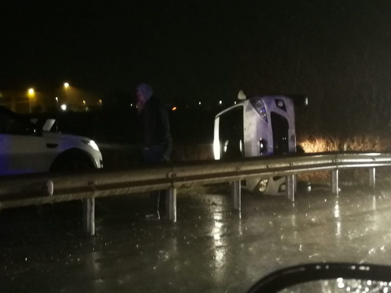 Auto si ribalta: rallentamenti e pompieri in azione a Orzivecchi