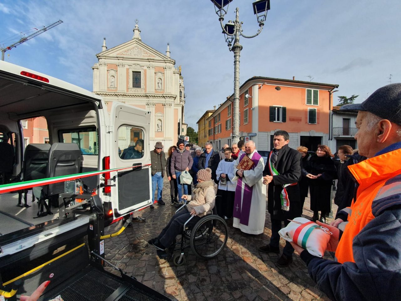 Inaugurato stamattina a Ospitaletto il nuovo pullmino per il trasporto di disabili e anziani