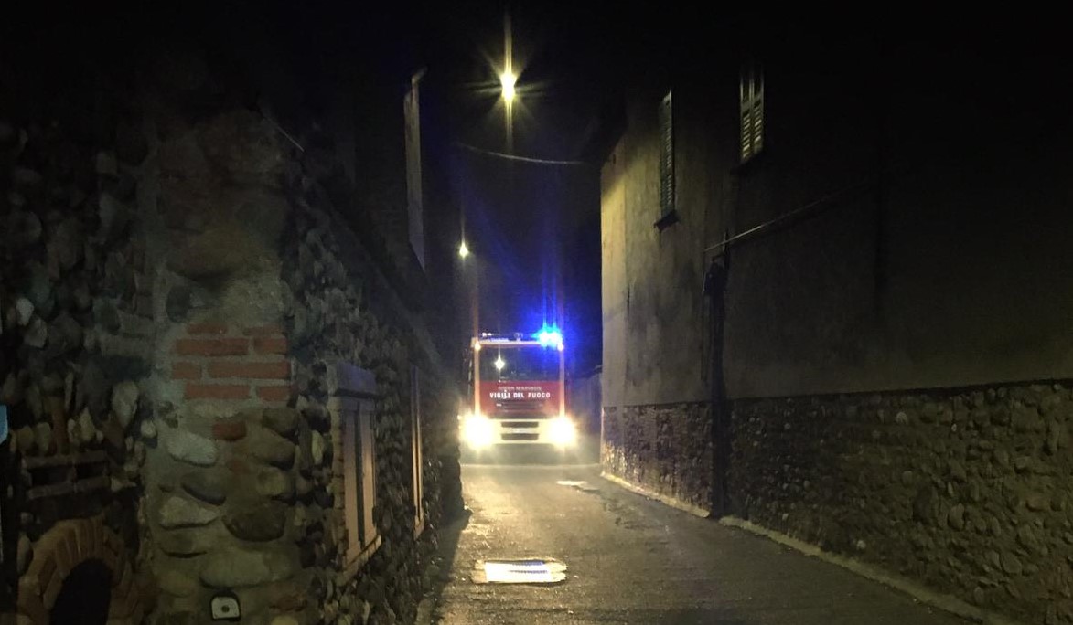 Prende fuoco la canna fumaria a Rovato