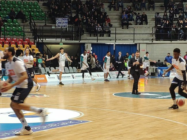 Pallacanestro Cantù in campo nel derby contro Brescia LA DIRETTA ALLE 12