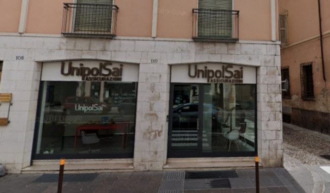 Tenta la rapina: “Sono sieropositivo, vi ammazzo”, ma i dipendenti si difendono e viene arrestato