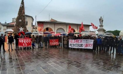 Manifestazione Si Cobas in piazza a Desenzano