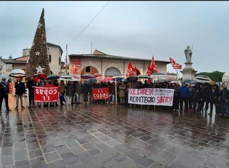 Manifestazione Si Cobas in piazza a Desenzano