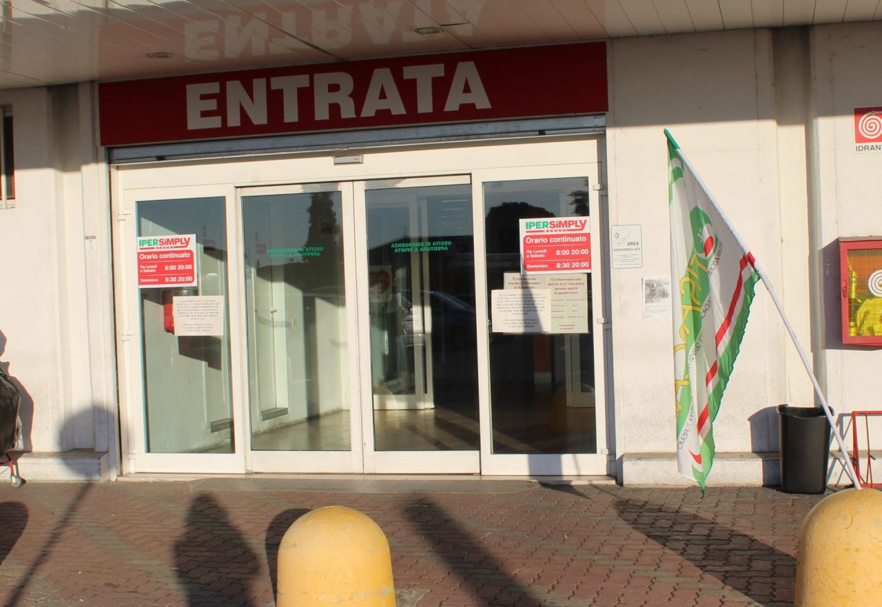 Vertenza Auchan Conad negozi chiusi per lo sciopero