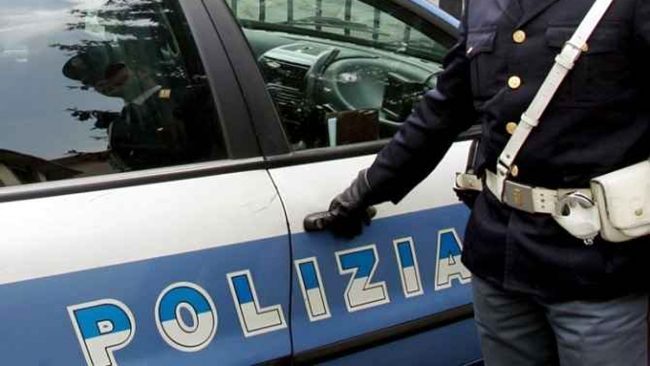 Si mette alla guida ubriaco e provoca un incidente in tangenziale, patente e auto sequestrate dalla Polizia di Stato