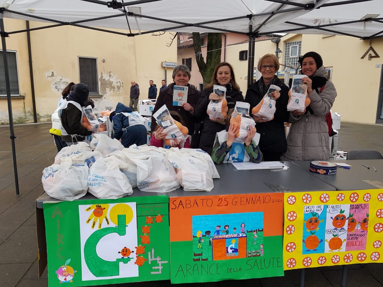 Scuola Varisco in prima linea per la vendita delle arance a Chiari