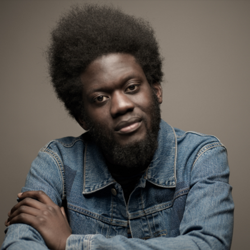 Michael Kiwanuka sul palco di Tener a mente al Vittoriale degli Italiani