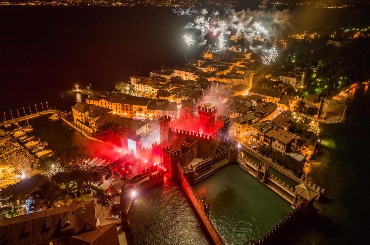 L’incendio del castello torna a stupire Sirmione
