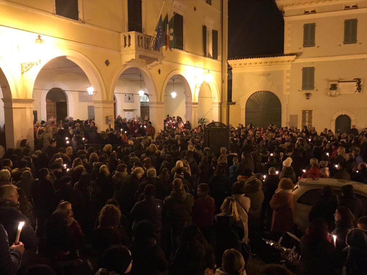 In migliaia a Bedizzole per la fiaccolata per Francesca GALLERY