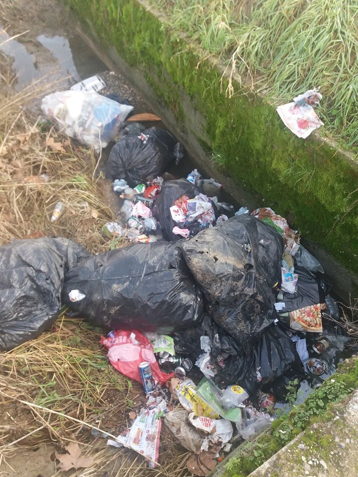 Abbandonano quintali di rifiuti, in arrivo sanzioni esorbitanti