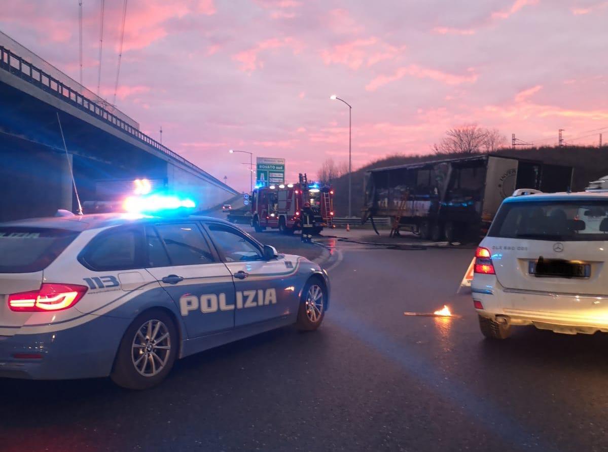 Camion bruciato all’uscita della Brebemi