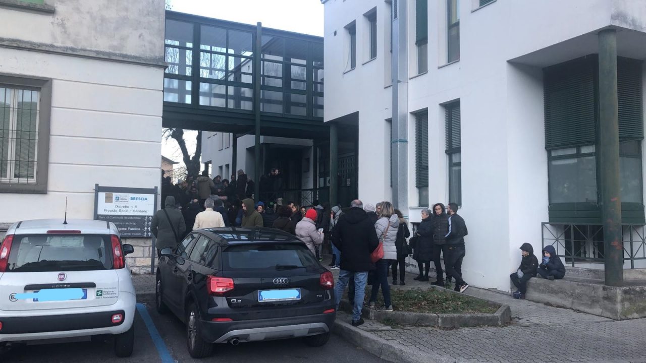 Meningococco C: centinaia di persone in coda per le vaccinazioni