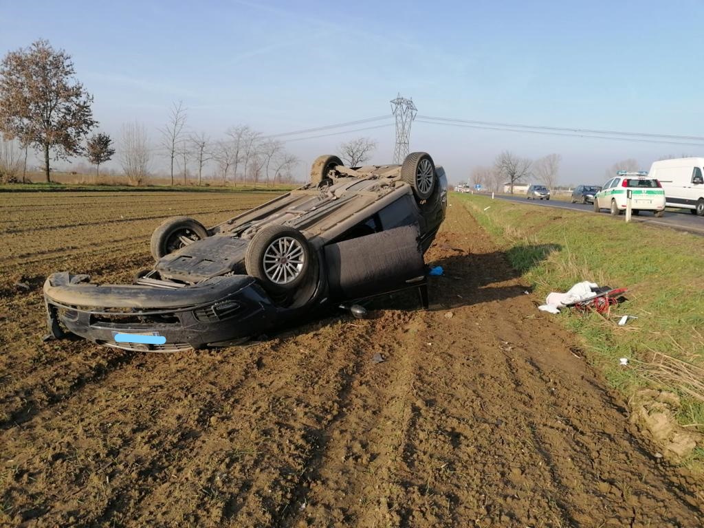 Si ribalta sul provinciale, paura a Offlaga LE FOTO