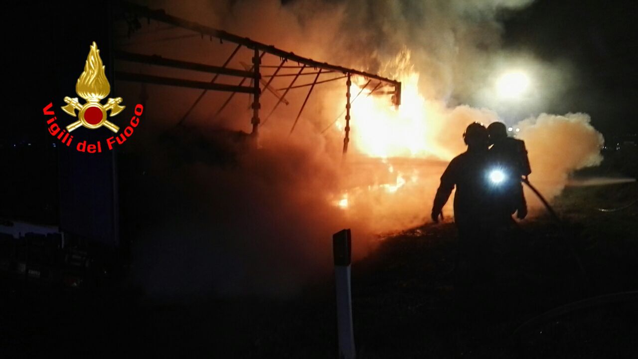 camion in fiamme palazzolo