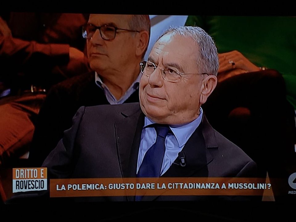 Cittadinanza onoraria a Mussolini: il sindaco di Salò a “Dritto e Rovescio”